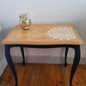 Petite table merisier